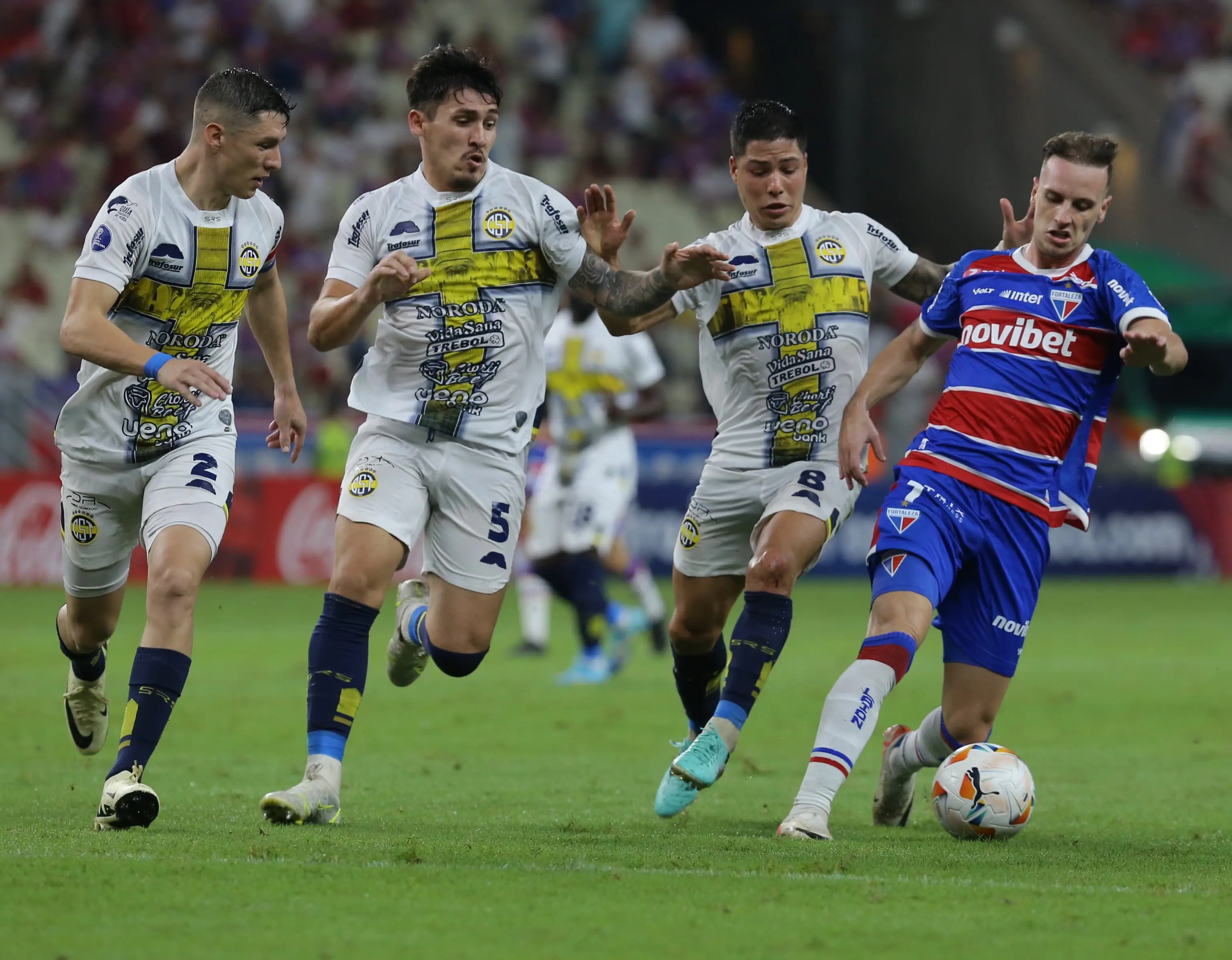 Pochettino comemora gol pelo Foortaleza