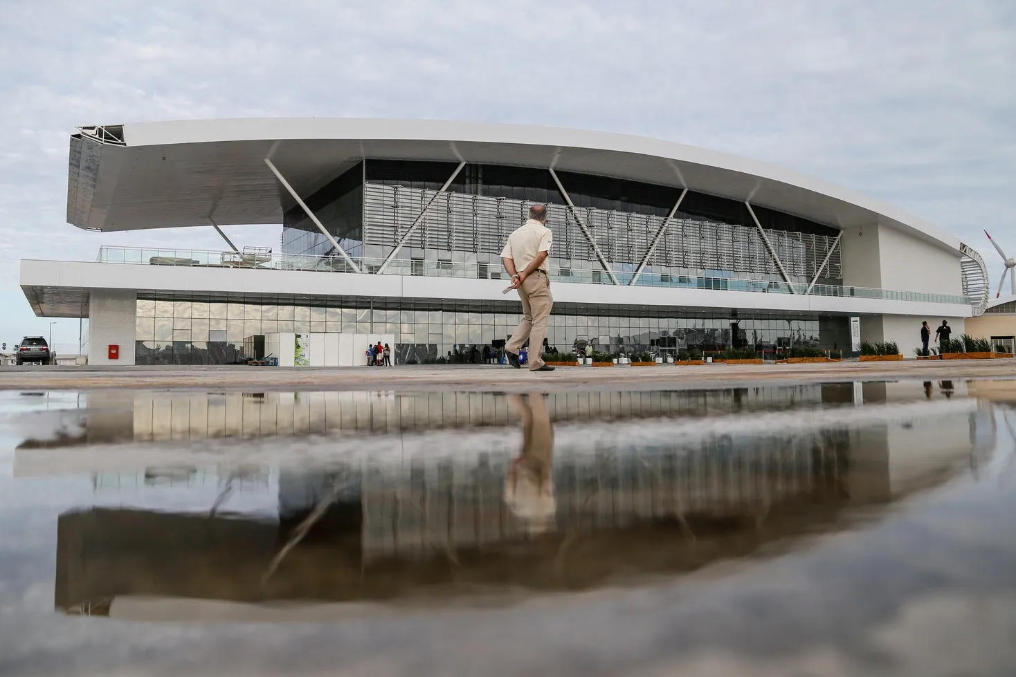Terminal Marítimo de Passageiros até foi inaugurado em 2014, já após o início do Mundial e recebeu milhares de turistas, mas só foi concluído de fato no início de 2015