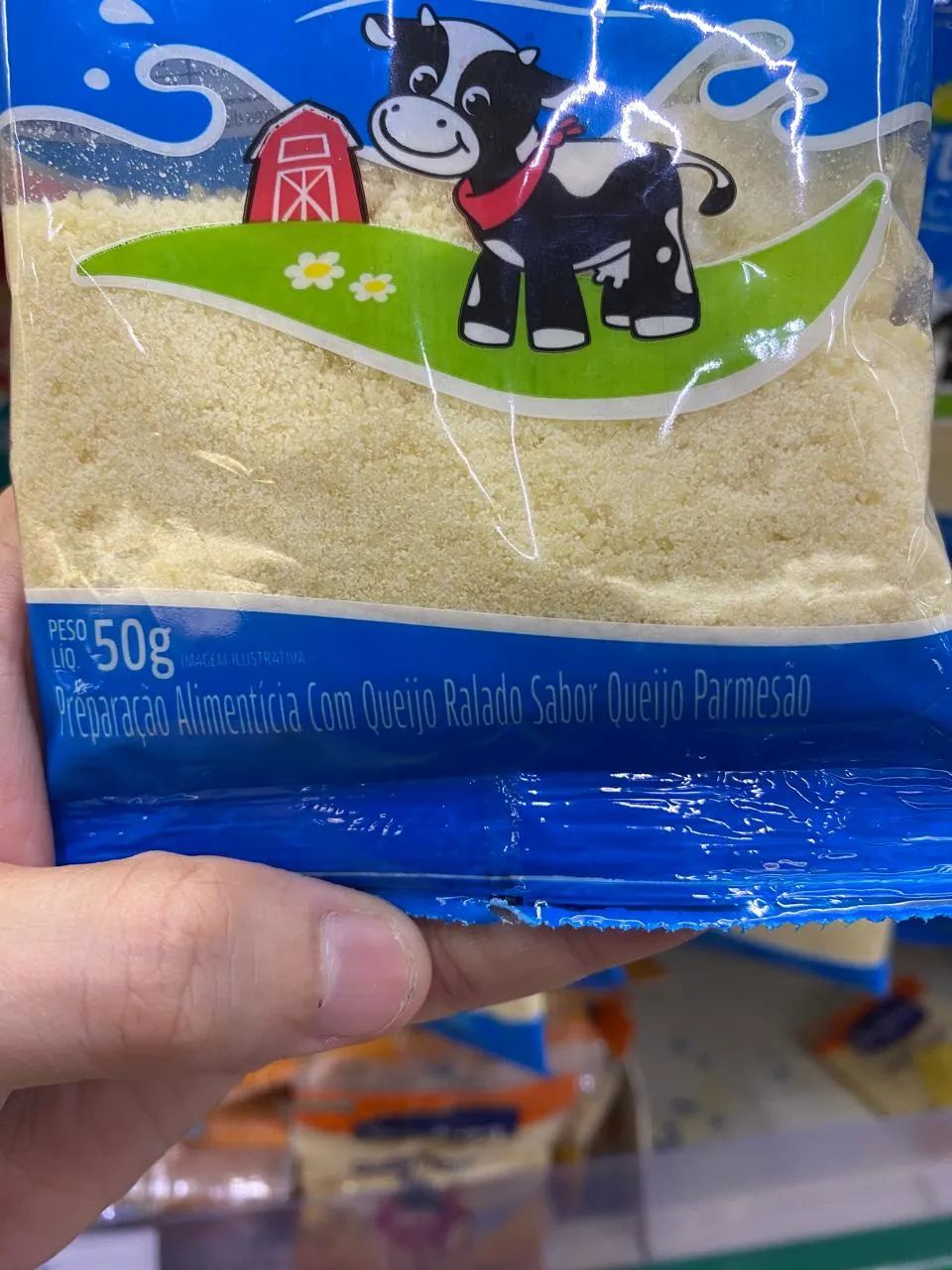 Preparação alimentícia vendida em supermercados simula queijo ralado