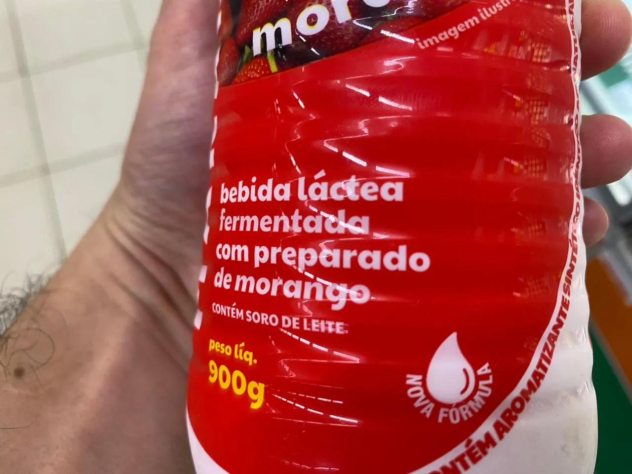 Iogurte e 'bebida láctea fermentada' aparecem lado a lado nas prateleiras dos supermercados