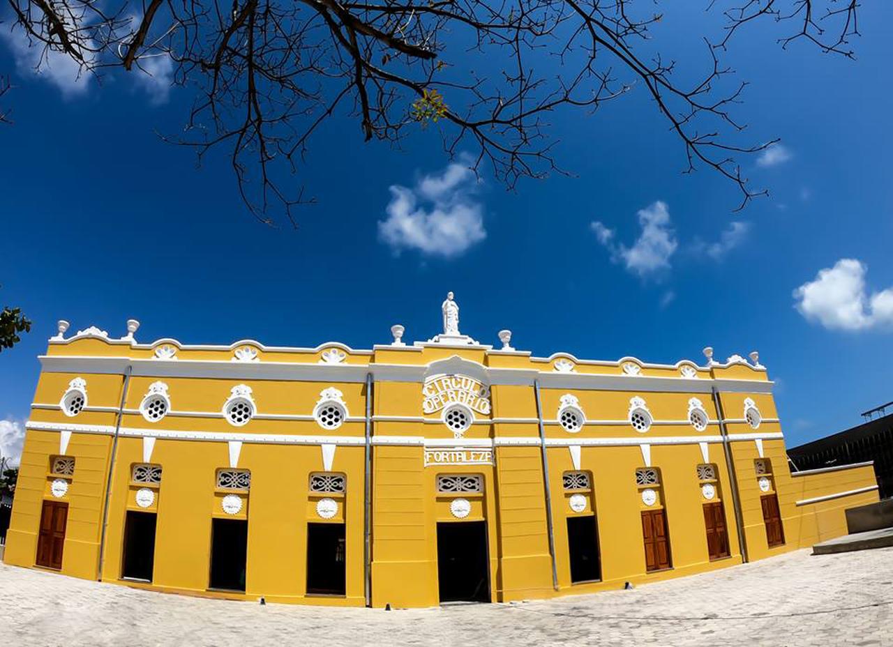 Teatro São José recebe apresentações teatrais, performances, feira criativa e show no 15º Festival de Teatro de Fortaleza