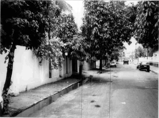 Fotografia feita e anexada ao processo em 1996 mostra fachada a casa e a rua onde viviam Maria da Penha e Marco Antonio.