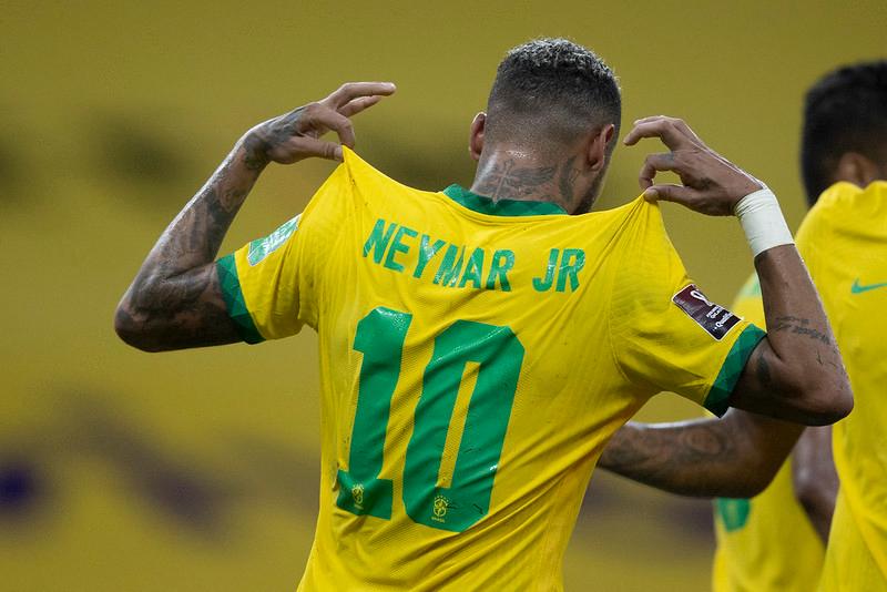 Neymar com a camisa da Seleção Brasileira