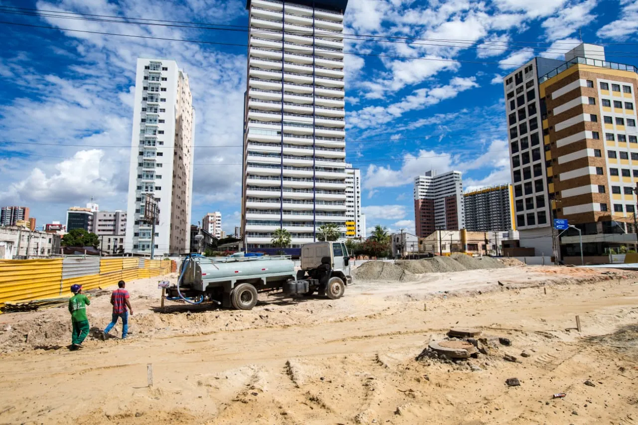 De acordo com a Superintendência do Patrimônio da União (SPU), em matéria publicada no último dia 13 deste mês no Diário do Nordeste, o terreno que abrigou o Edifício São Pedro está em uma área de marinha, pertencente à União