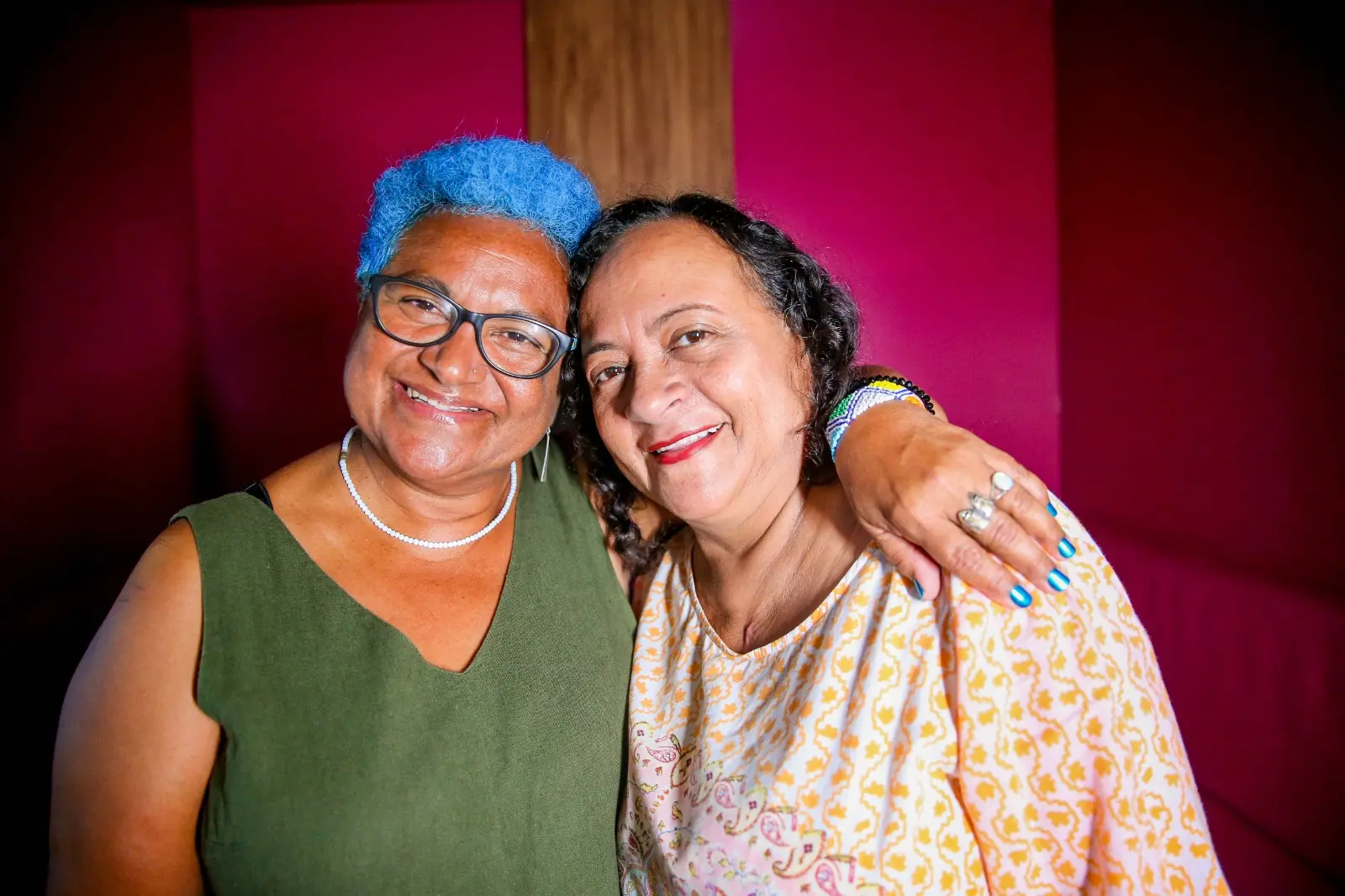 A mochileira Jô Feitosa e a atriz Ana Marlene, que se viram pela primeira vez na sede do Diário do Nordeste