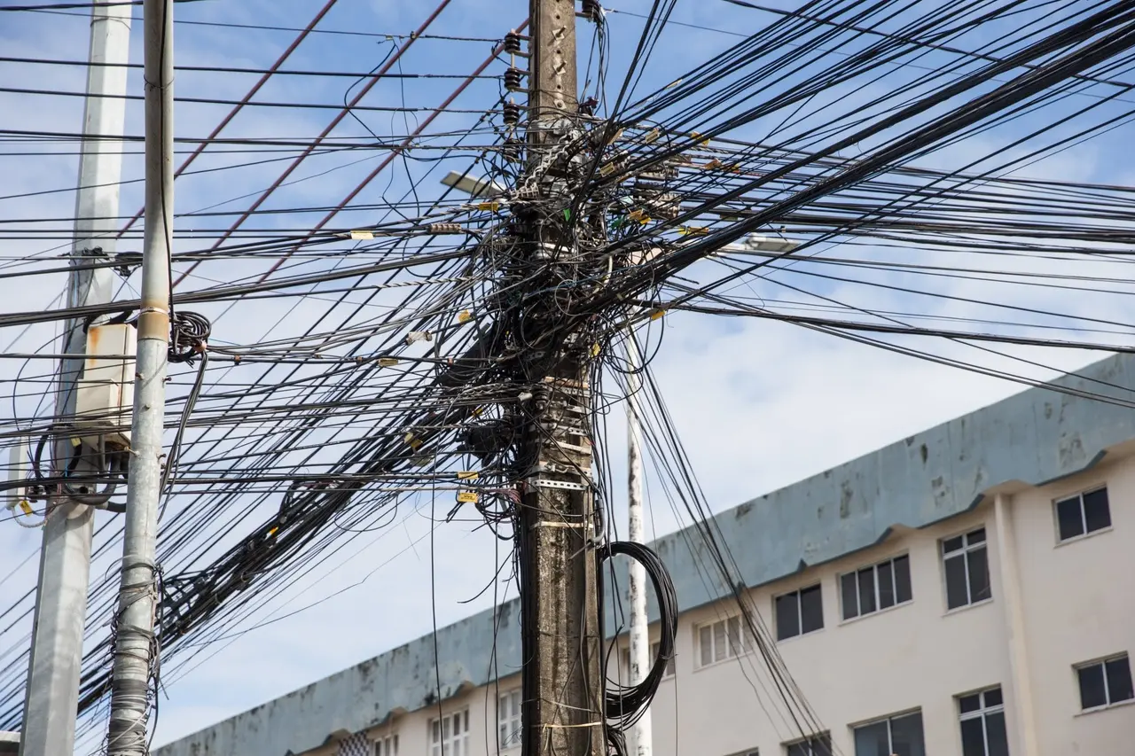 Qualidade do fornecimento de energia também pode ser afetada por ligações clandestinas
