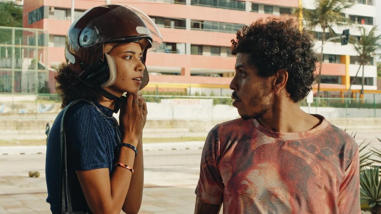 Amandyra e Dipas em cena na comédia 'Greice', que estreia nos cinemas brasileiros em 18 de julho