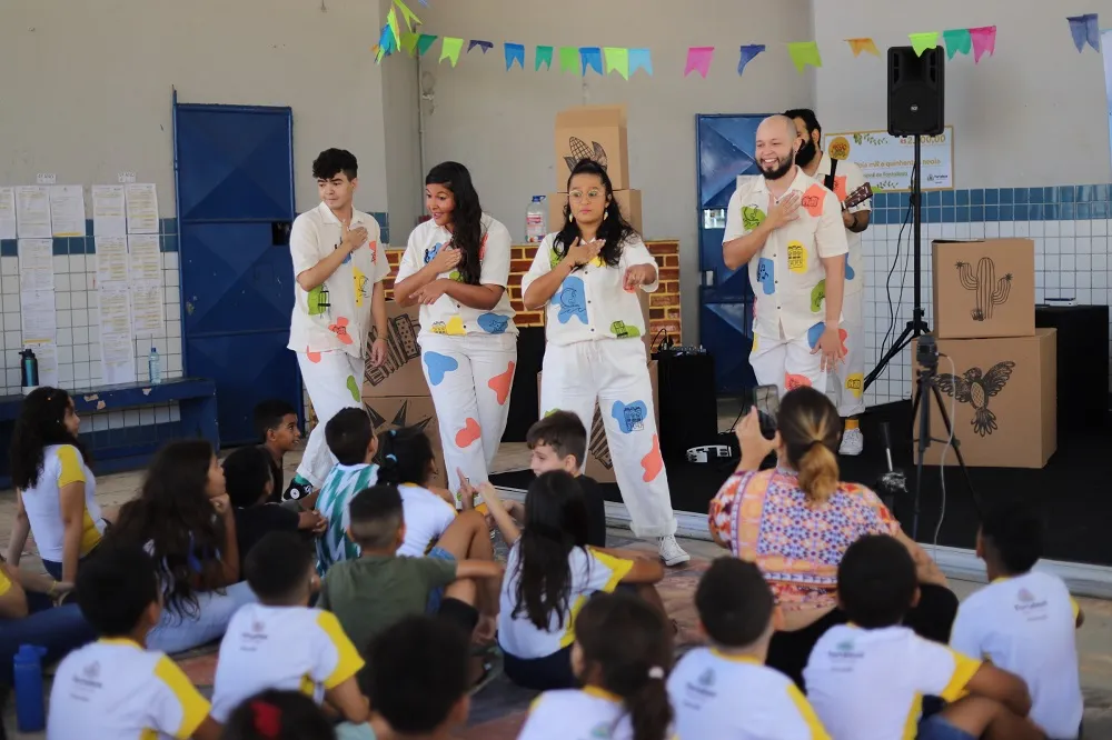 Dinâmica artística do projeto é inteiramente democrática, abarcando tanto crianças surdas quanto ouvintes
