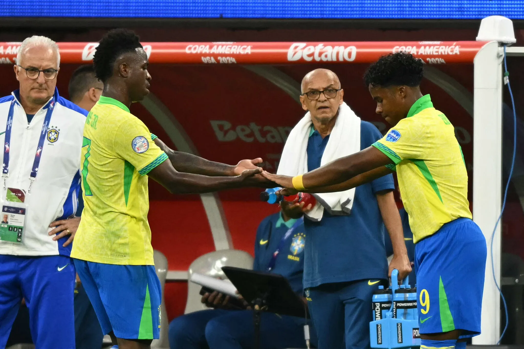 Vinícius Júnior foi substituído na partida por Endrick