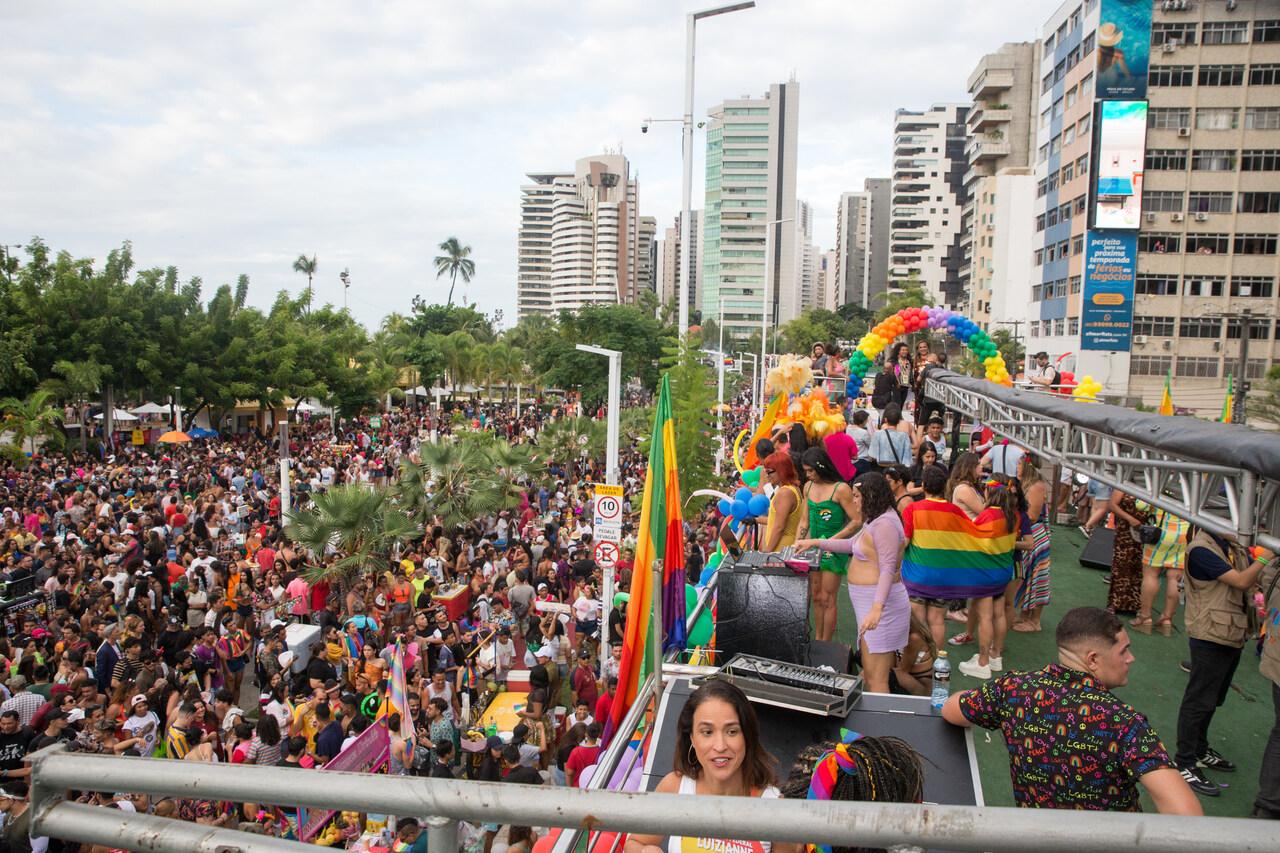 As pesquisas nas paradas do Orgulho LGBT+ ajudam a entender as principais demandas da comunidade