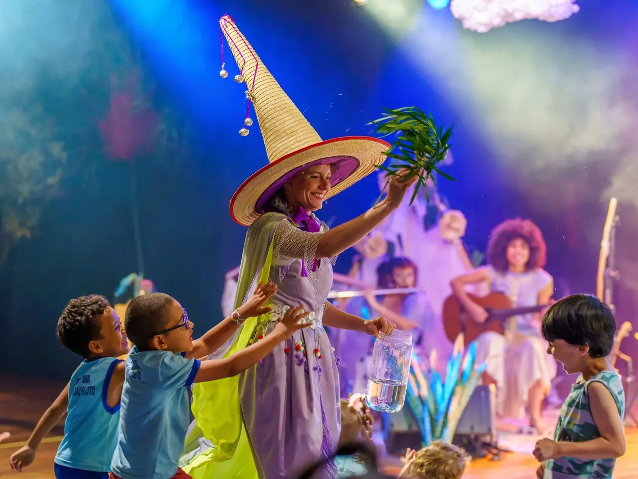 Caixa Cultural recebe espetáculo que mistura música e yoga