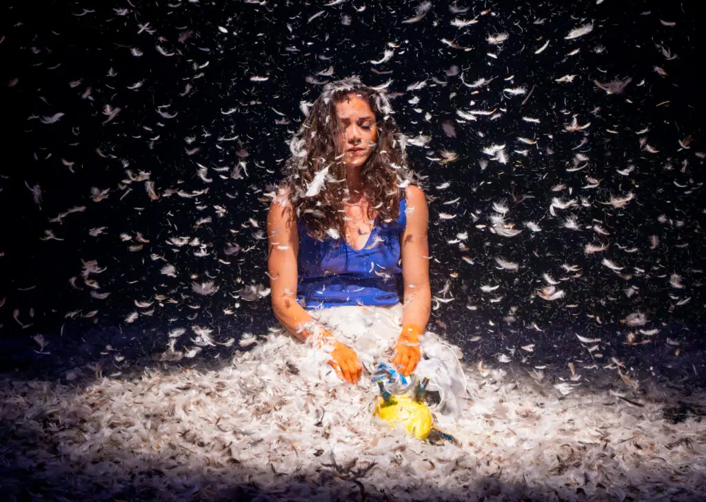 Espetáculo infantil 'As Mais Belas Coisas: Mistérios de Fim-Fim' será apresentado na programação de aniversário do Porto Dragão