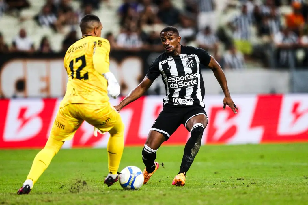 imagem mostra jogadores de futebol