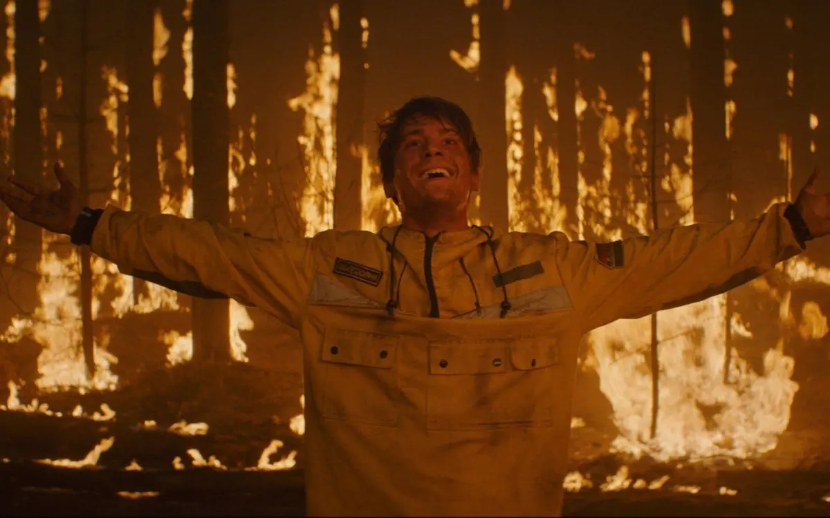 Bombeiro em filme Heróis de Fogo