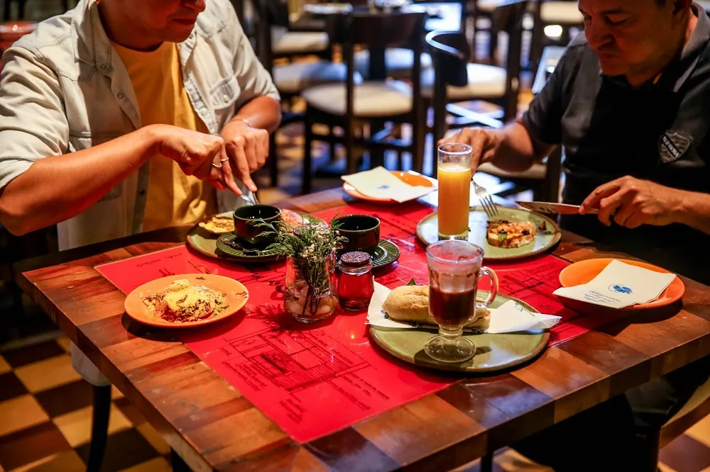 Valores dos brunches no Aconchego ficam entre R$37 e R$55, com diversidade de comidas e bebidas