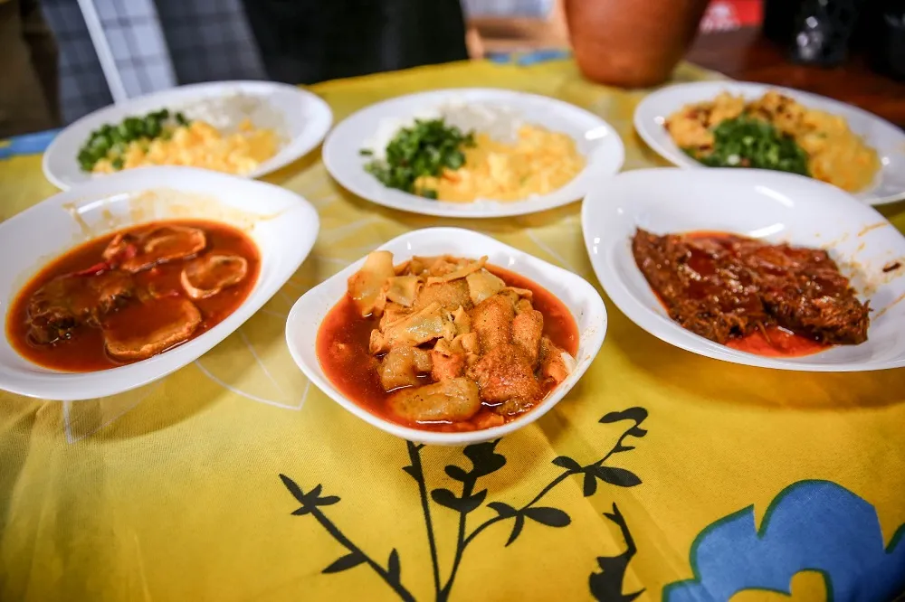 Panelada, língua de boi e assado de panela integram o brunch do Nem - O Rei da Língua desde às 5h30 da manhã