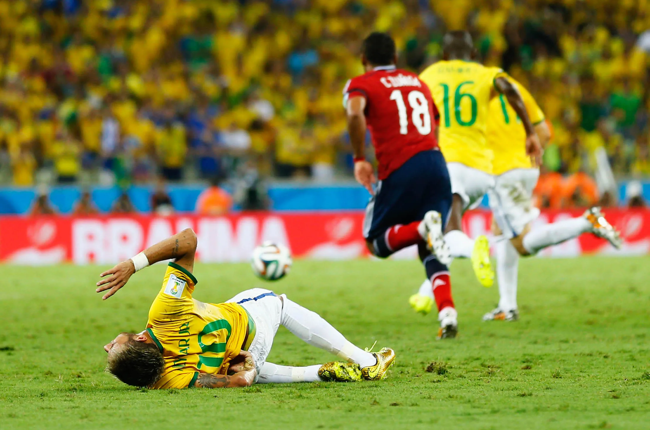 A partida também foi marcada pela grave lesão que tirou Neymar da Copa do Mundo