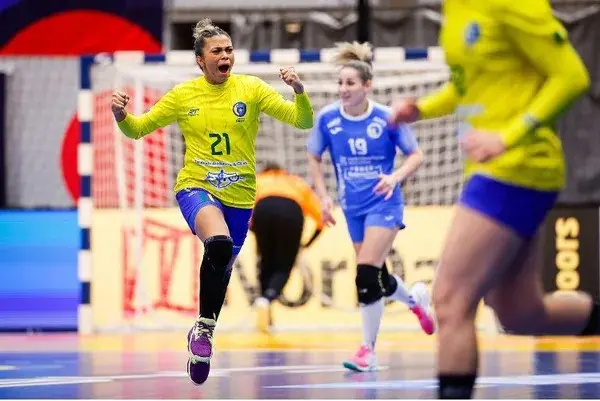 Adriana Doce - Handebol