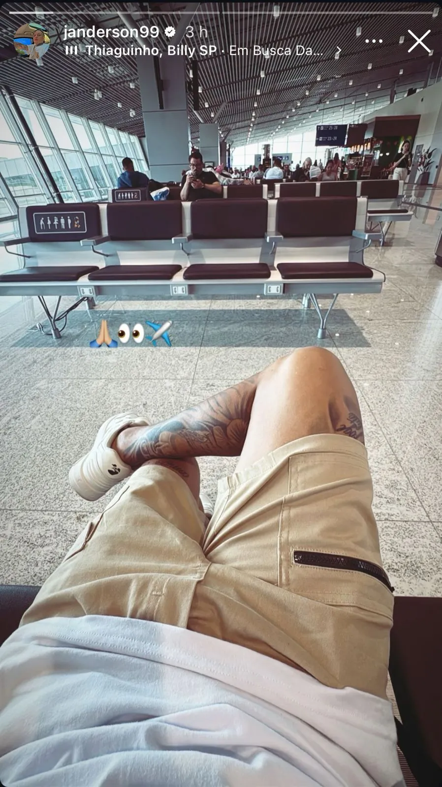 Nas redes sociais, o atacante do Vovô chegou a postar uma imagem no aeroporto, na manhã deste sábado (6)