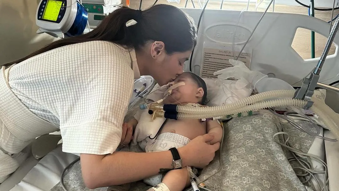 Bebê permaneceu hospitalizado boa parte da vida