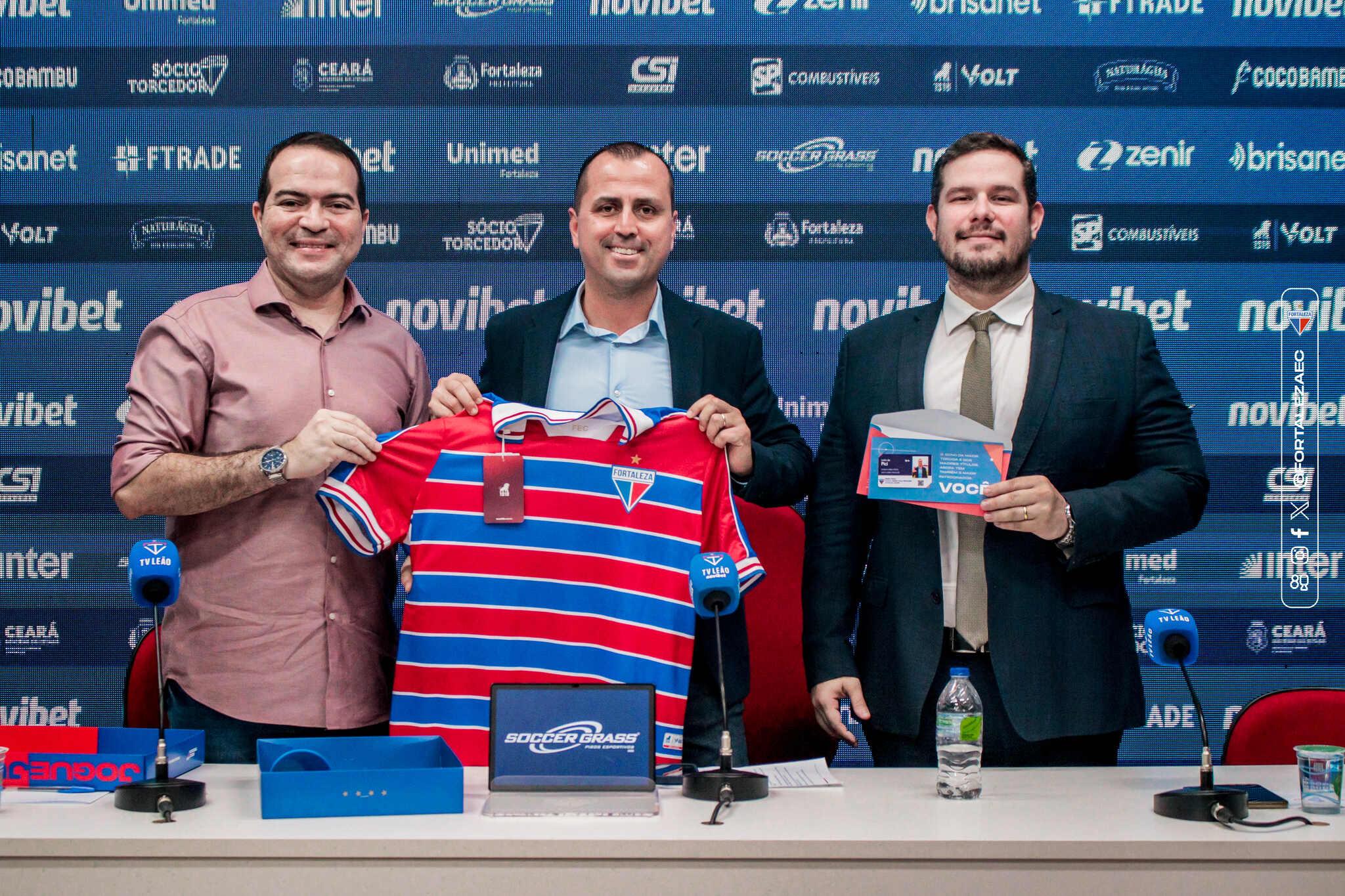 Marcelo Paz, Bruno Costa e Alex Santiago, em apresentação do executivo de futebol