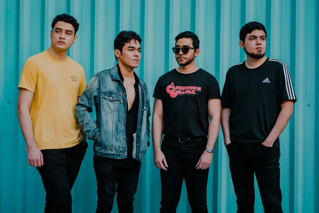 Garotos da Capital aposta no indie rock e tem como influências grupos brasileiros clássicos e contemporâneos