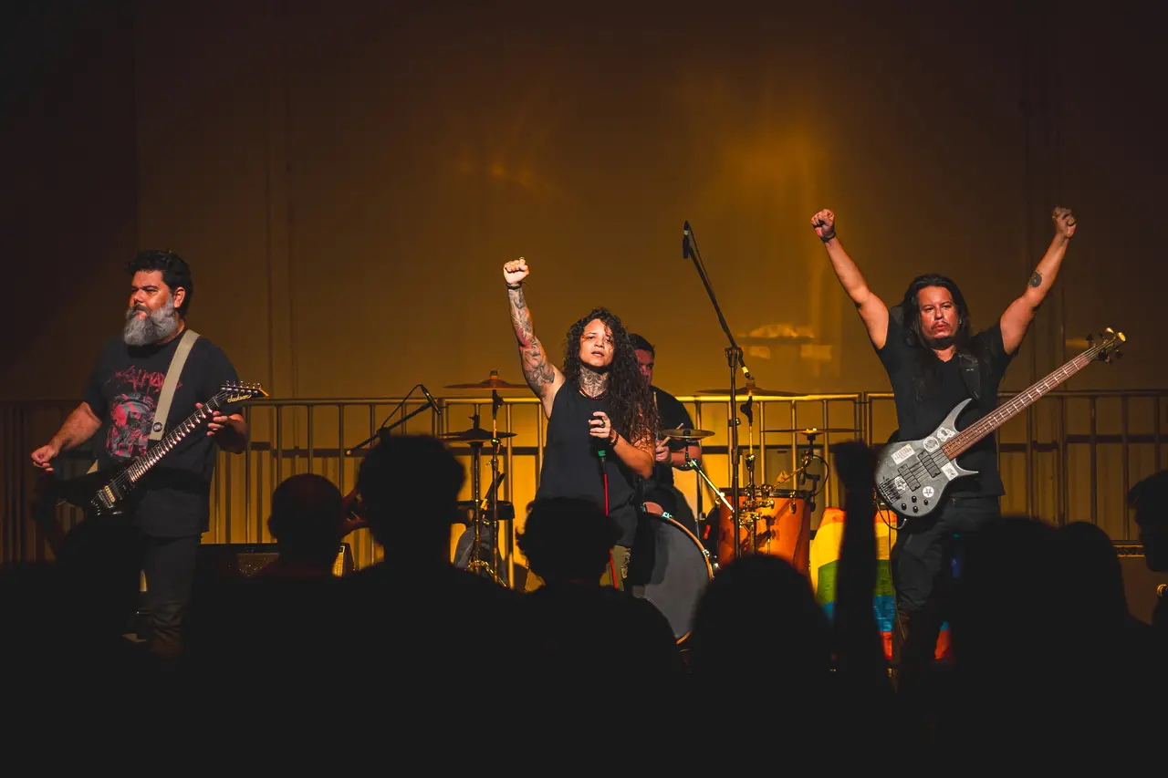 Corja! traz  'o metal na sua forma mais agressiva', como define a vocalista Haru Cage