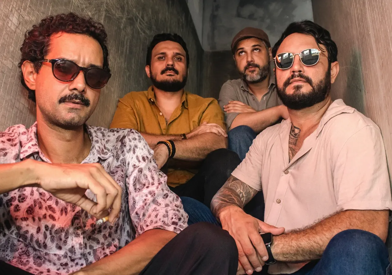 Comodoro e os Tubarões alia rock à música brega em mistura singular