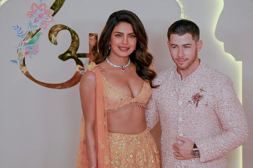 O casal Priyanka Chopra e Nick Jonas compareceram ao evento