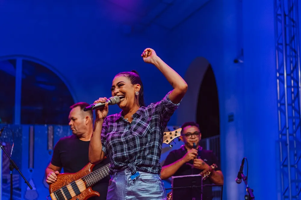 No sábado (20), Iara Pamella animará o público com hits como “Eu Juro”, “Meu Vício”, “Sol do Meu Verão” e “Lindos Momentos”
