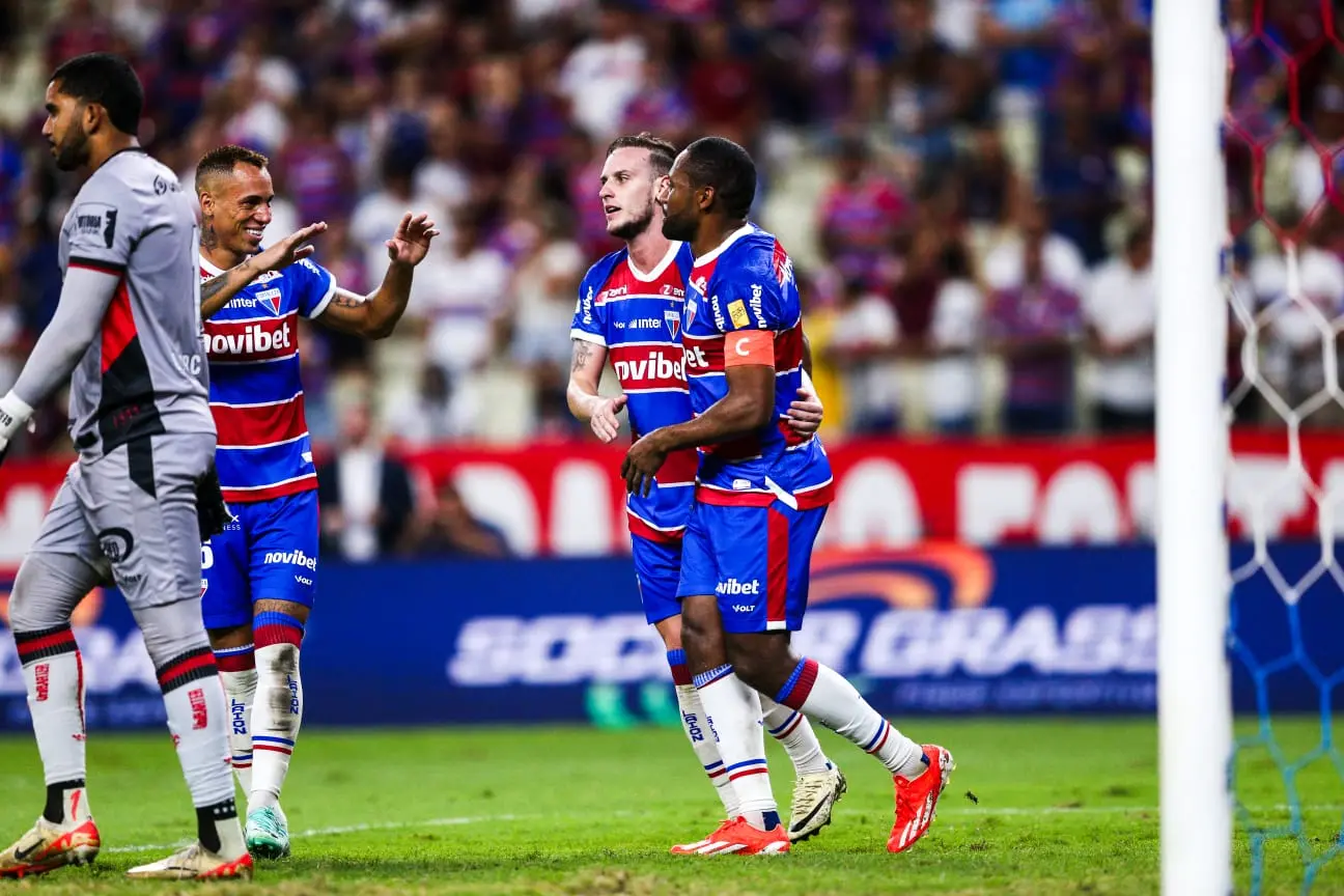 Jogadores durante Fortaleza x Vitória