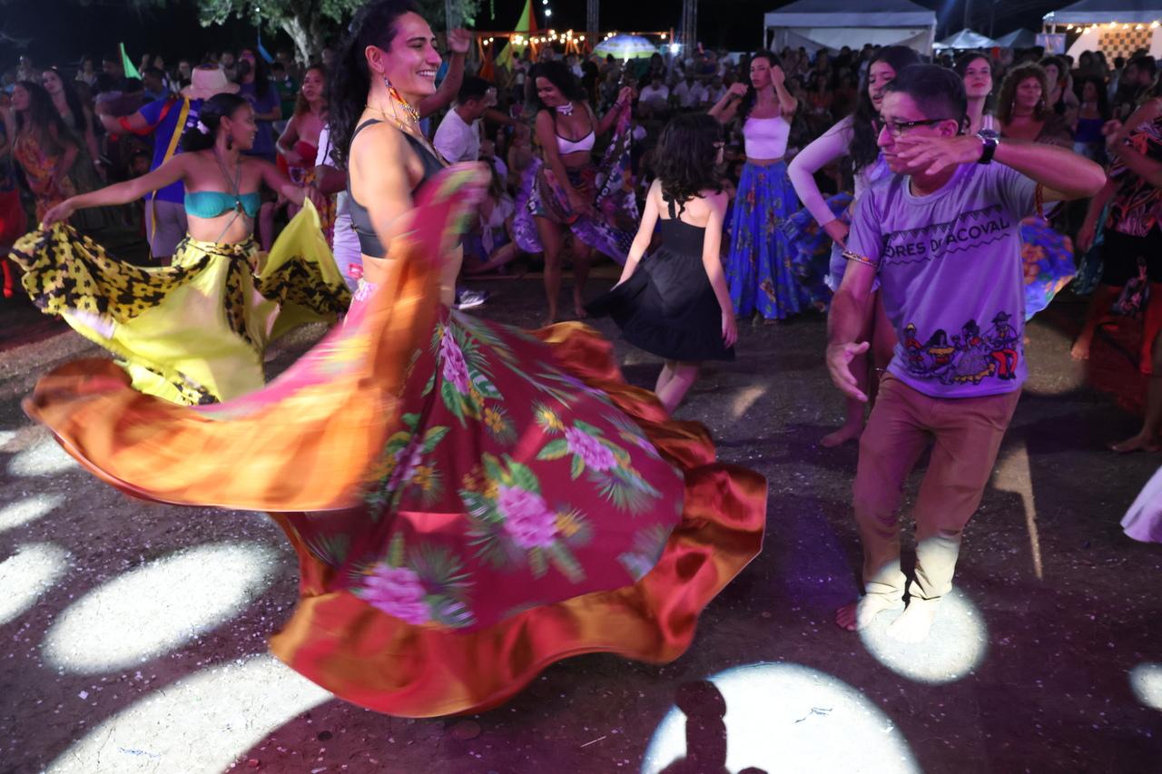 As saias do carimbó foram marcantes na primeira edição do festival Choro Jazz na Ilha do Marajó; público reverenciou as tradições locais