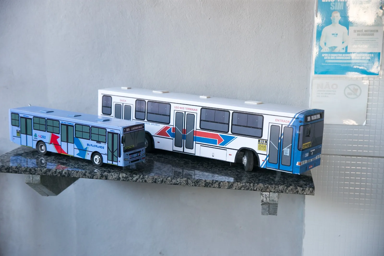 Ailton Basílio possui 46 miniaturas de ônibus