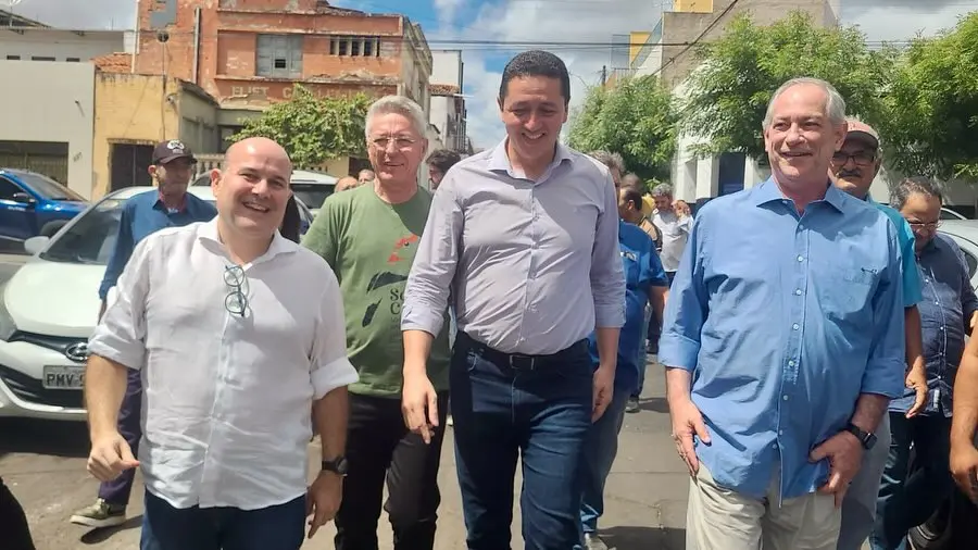 Ciro e Roberto Cláudio acompanham Glêdson Bezerra