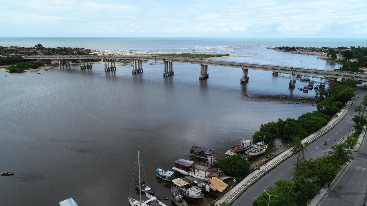 Foto aérea da Barra do Ceará e da ponte