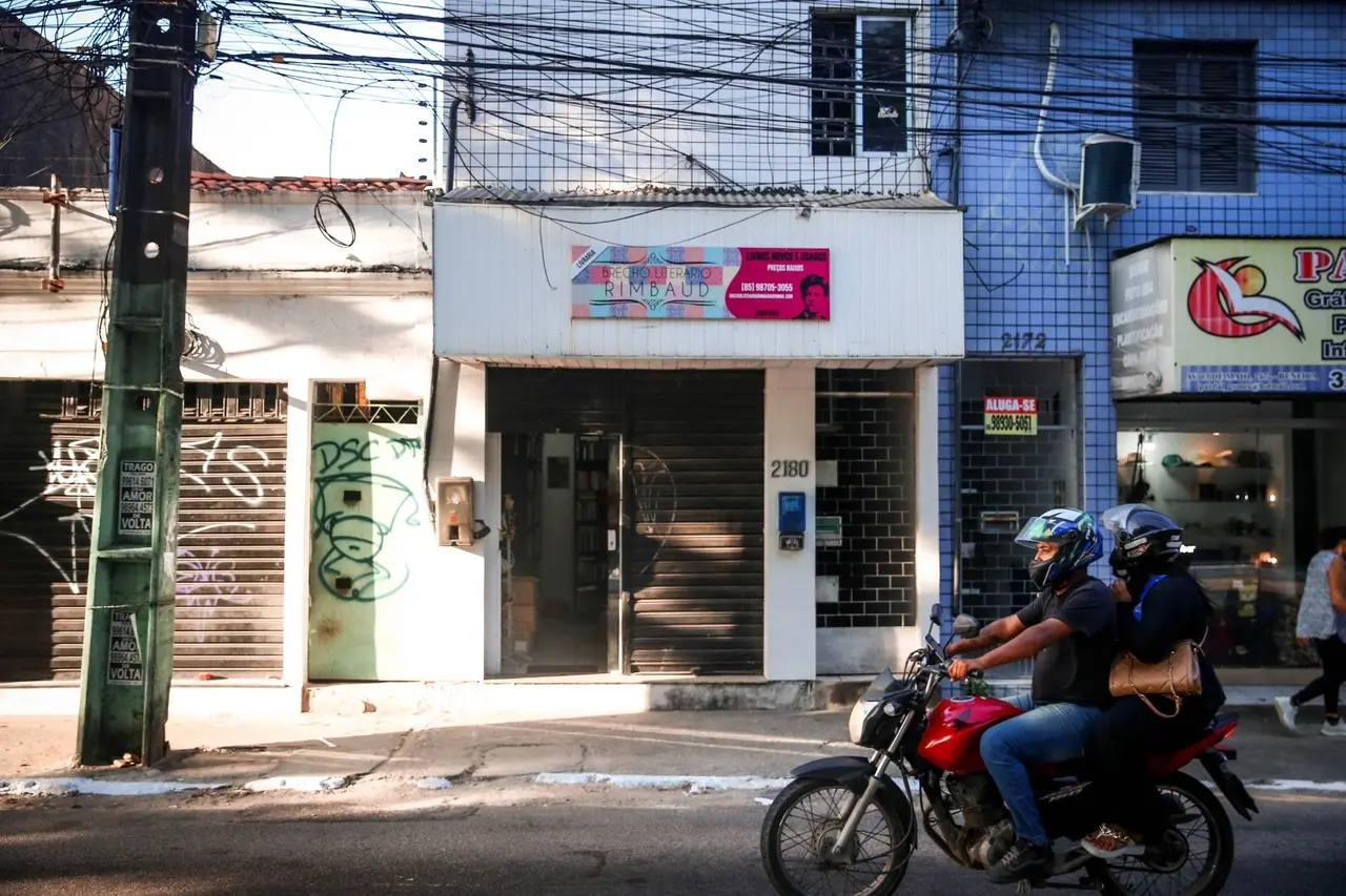 Brechó Literário Rimbaud foi impactado de forma acentuada pela pandemia, mas segue aberto para vendas de livros e movimentos artísticos