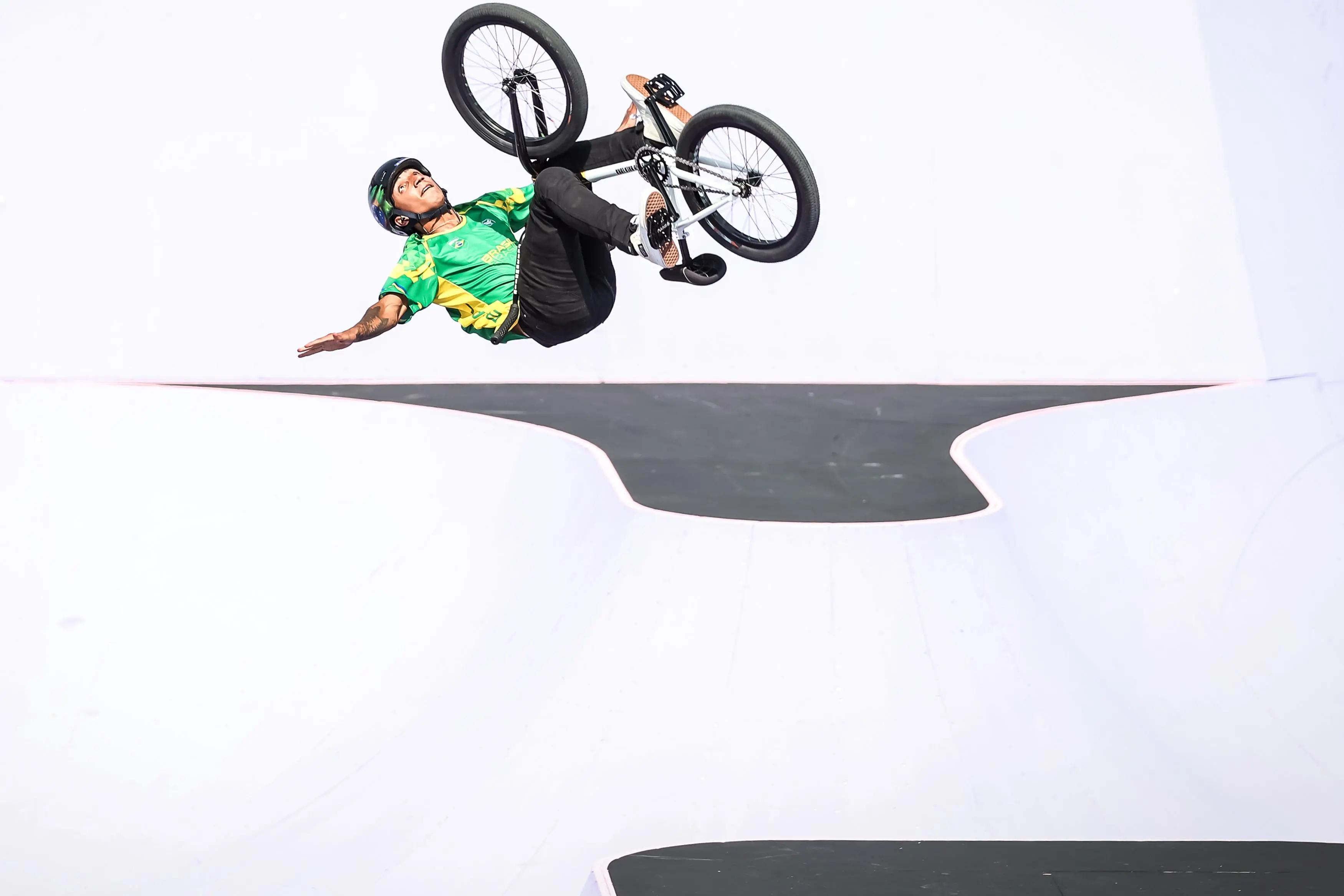 Gustavo Bala Loka disputa medalha no ciclismo BMX freestyle