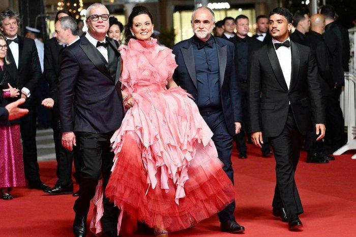Fábio Assunção, Nataly Rocha, Karim Aïnouz e Iago Xavier em registro da estreia mundial do longa, em Cannes