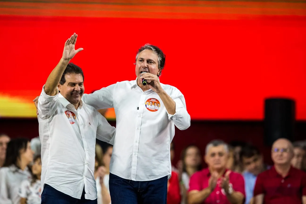 Camilo Santana com Evandro Leitão na convenção do PT Fortaleza