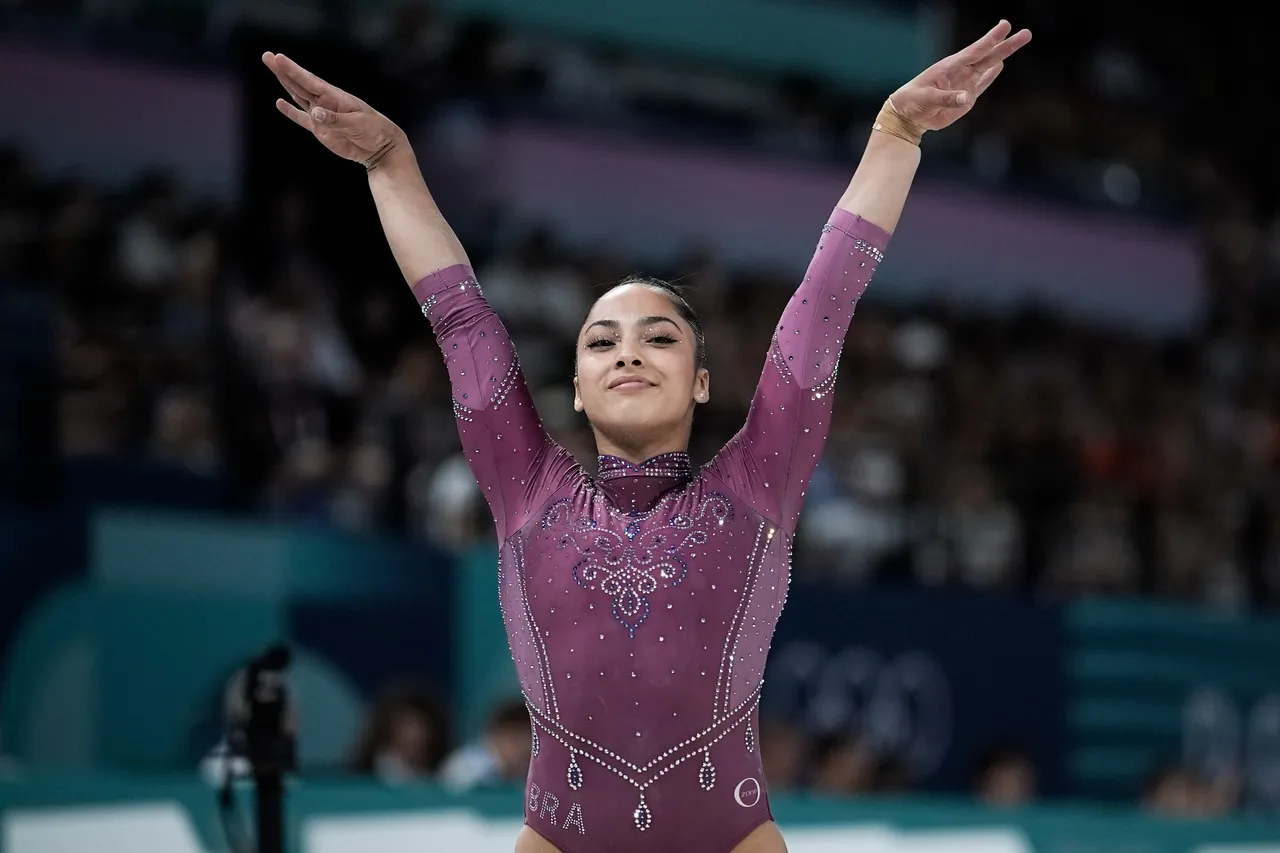 Com 18 anos, a ginasta Julia Soares estreou nos Jogos Olímpicos em Paris