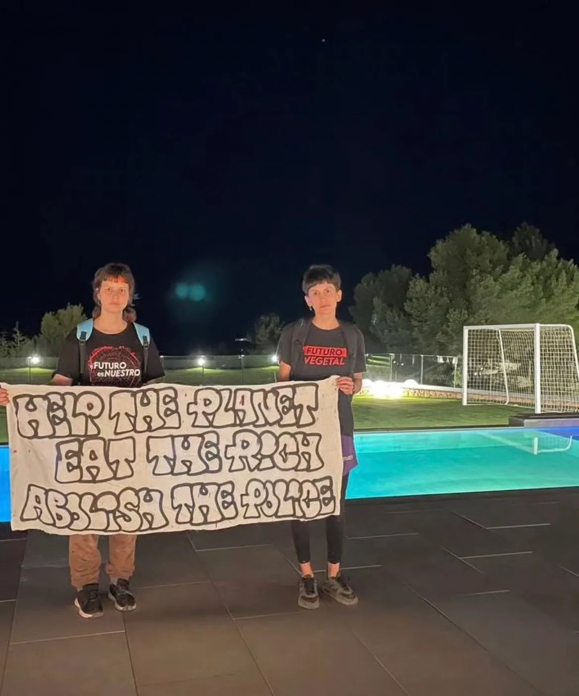 O coletivo “Futuro Vegetal” realizou um protesto na mansão de Lionel Messi em Ibiza