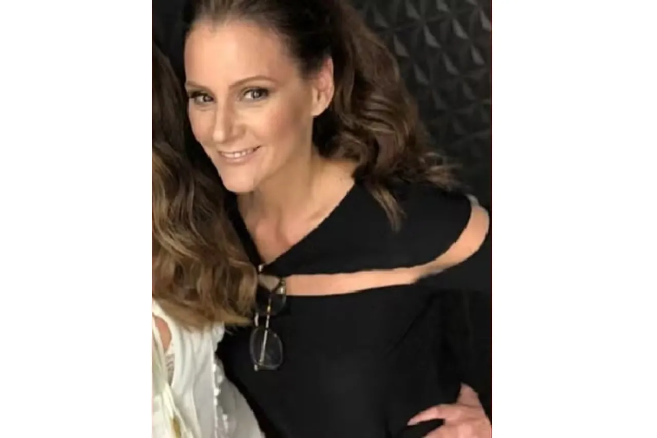 Adriana Maria Dalfovo Santos.