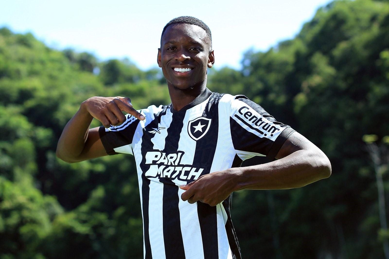 Luiz Henrique em ação pelo Botafogo