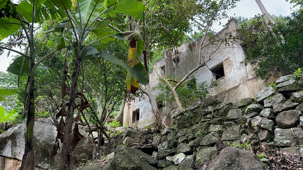Casa da Baronesa é visitada durante expedição para o documentário, em ritmo de investigação sobre paisagens de Pacatuba