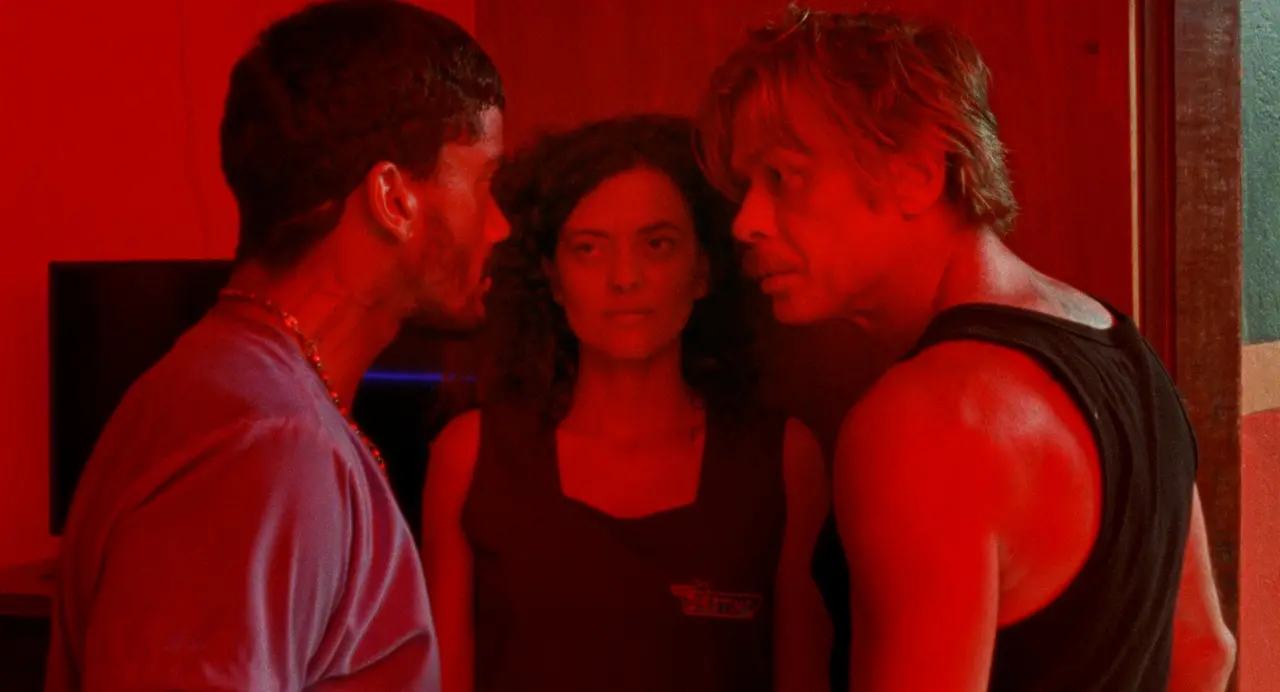 Iago Xavier, Nataly Rocha e Fábio Assunção protagonizam o longa Motel Destino