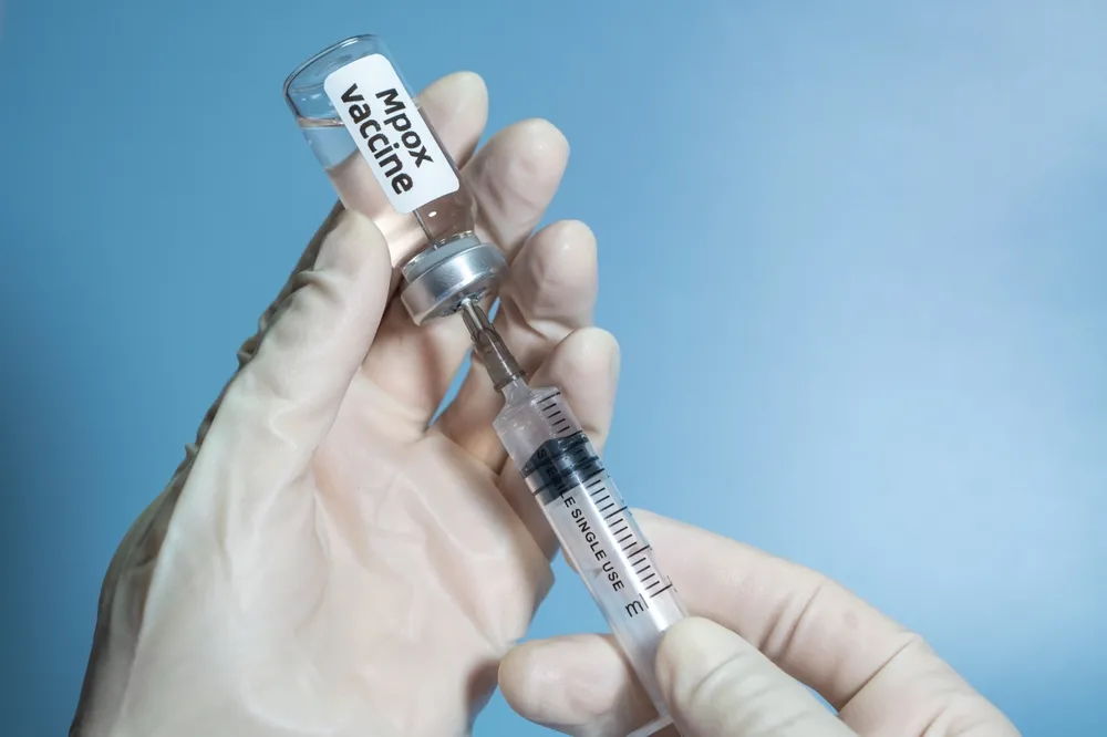 Atualmente, existem duas vacinas disponíveis contra a mpox: a Jynneos e a ACAM 2000