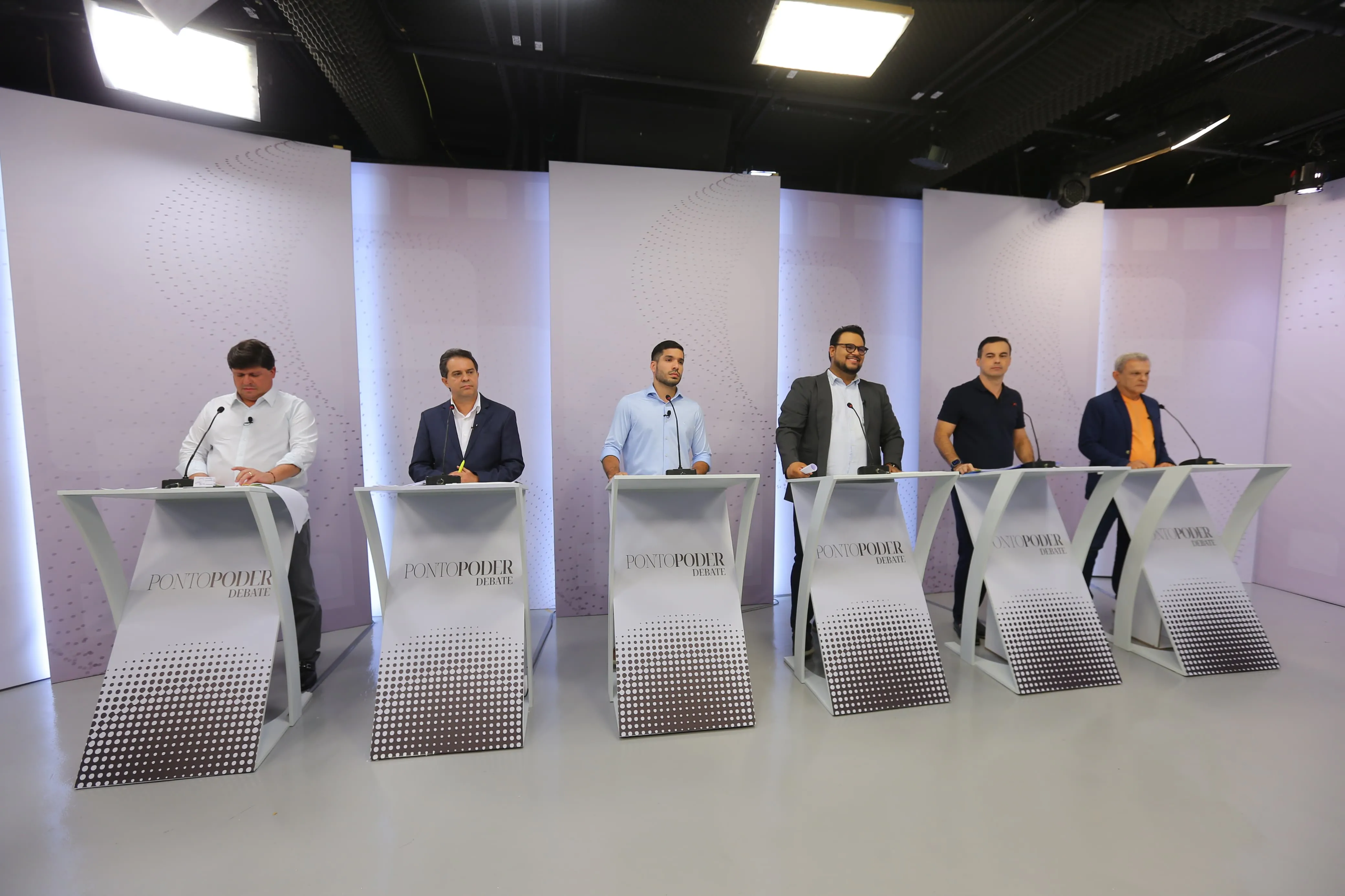 Candidatos a prefeito de Fortaleza; na sequência, George Lima (SD), Evandro Leitão (PT), André Fernandes (PL), Técio Nunes (Psol), Capitão Wagner (União) e José Sarto (PDT)