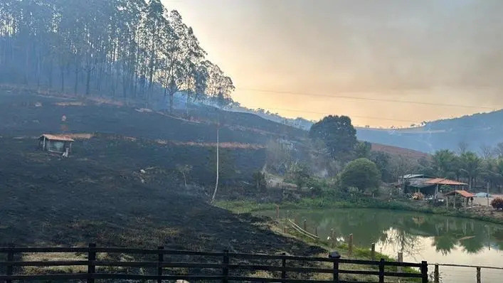Irmãos morrem carbonizados ao tentar combater incêndio na zona rural de MG