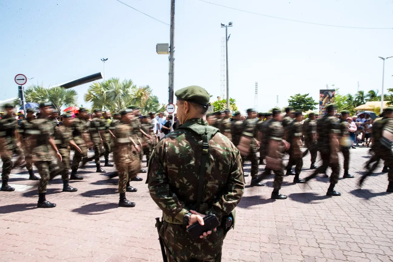 Desfile cívico-militar na Avenida Beira Mar, em Fortaleza