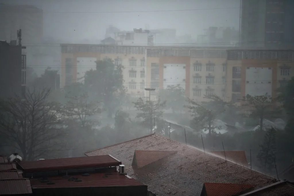 A tempestade teve rajadas de 149 km/h